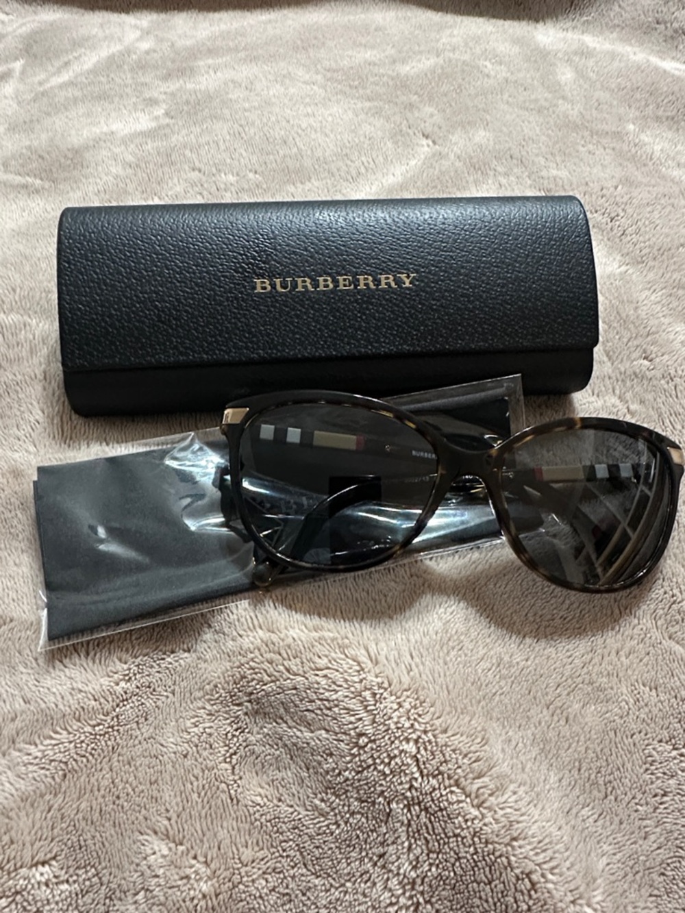 Burberry Tortoiseshell Cat-Eye Sunglasses with Black Case